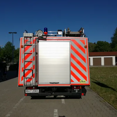 lf8-hinten-zu.jpg